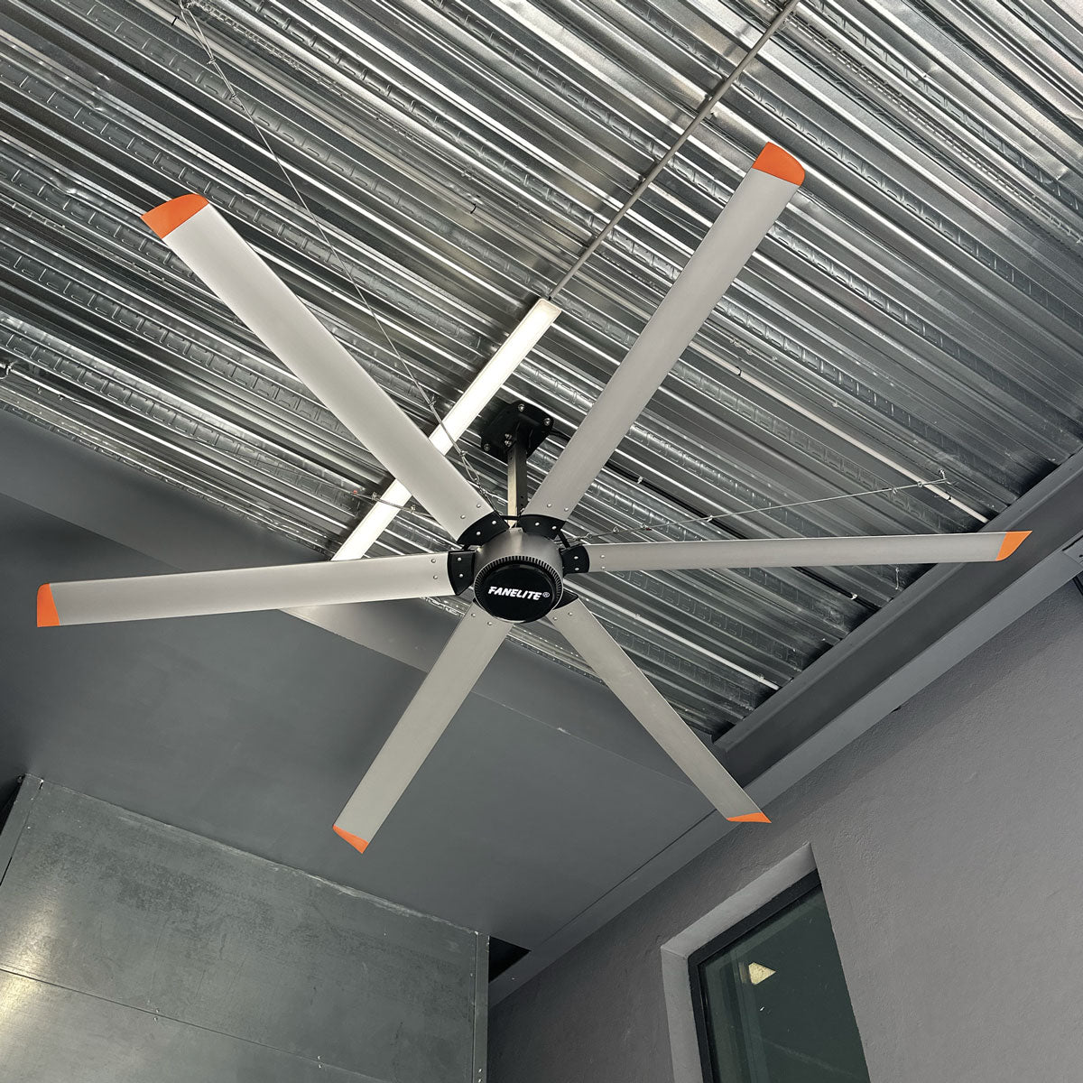 BRASSEUR D’AIR PRO AVEC MOTEUR À COURANT CONTINU Diamètre : 300 cm