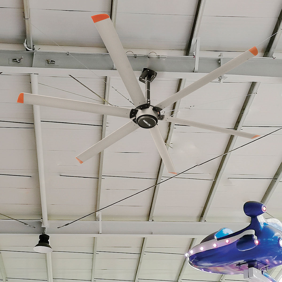 BRASSEUR D’AIR PRO AVEC MOTEUR À COURANT CONTINU Diamètre : 300 cm
